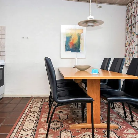 Ferienhaus Two-bedroom In Henne 7